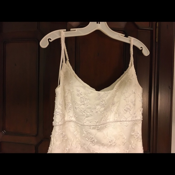 Wedding dress. - Picture 2 of 6
